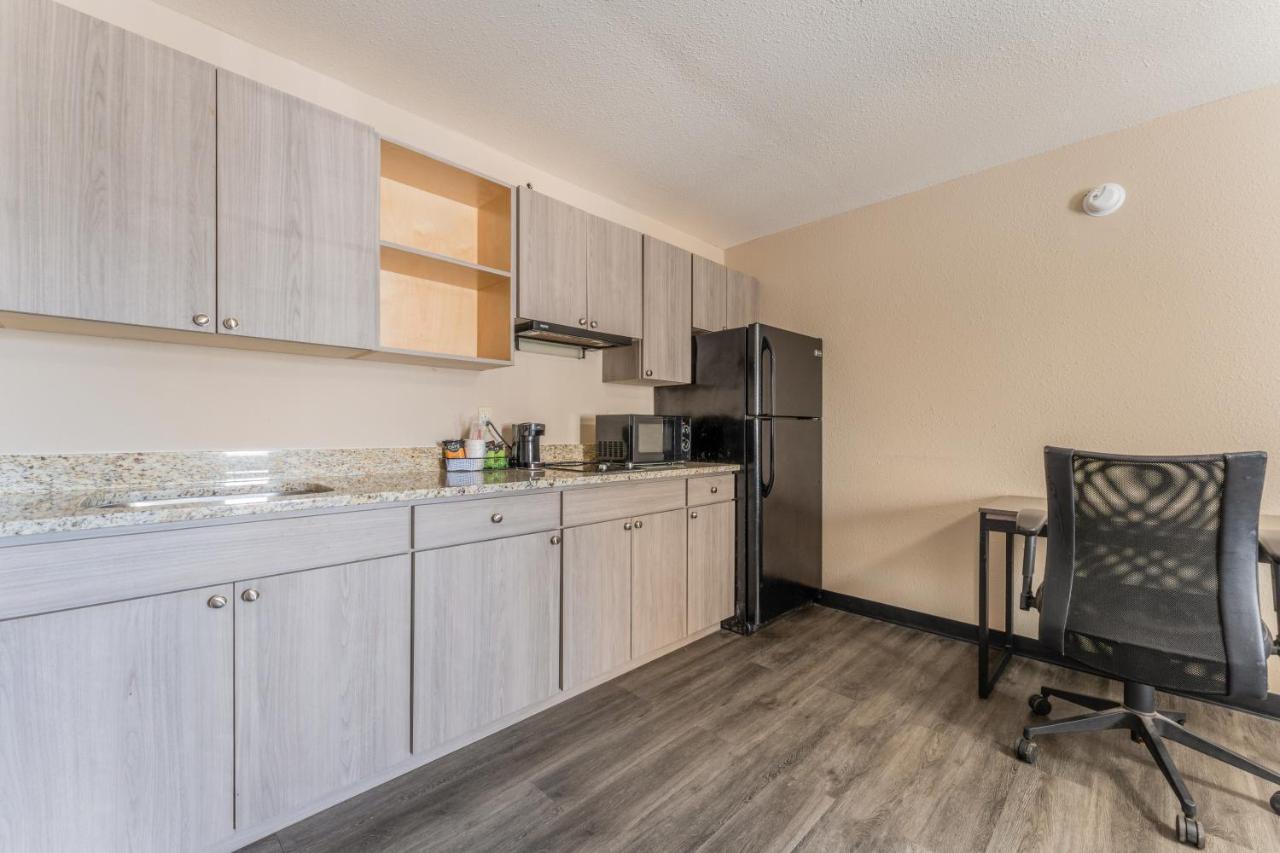 Super 8 By Wyndham Lake Charles Northeast Esterno foto