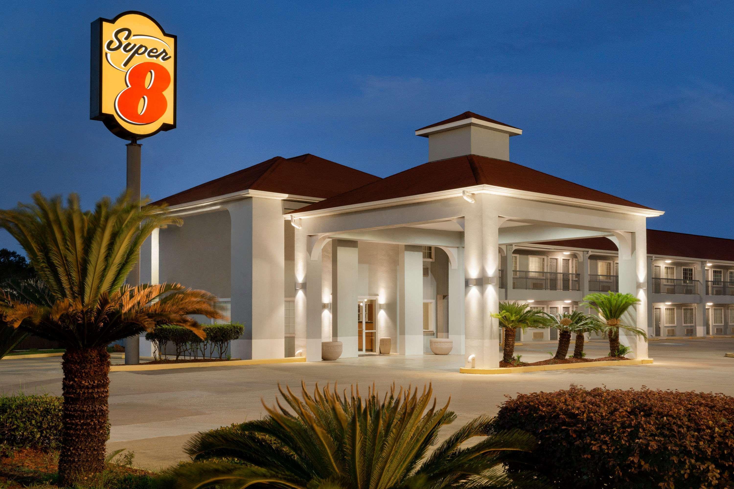 Super 8 By Wyndham Lake Charles Northeast Esterno foto
